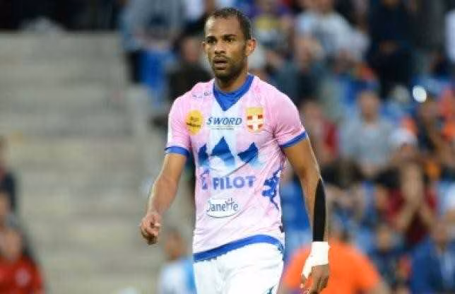 Une d&eacute;faite, une altercation et un rouge pour Saber Khlifa face au PSG