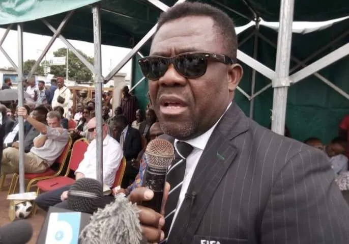 CAF&nbsp;: le secr&eacute;taire g&eacute;n&eacute;ral recrut&eacute;&hellip; &agrave; la FIFA !