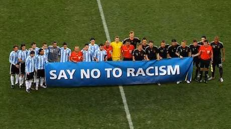 Racisme : la FIFA rappel&eacute;e &agrave; l&rsquo;ordre par sa task force