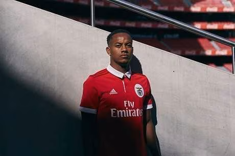Adidas d&eacute;voile un nouveau maillot en hommage &agrave; Eus&eacute;bio