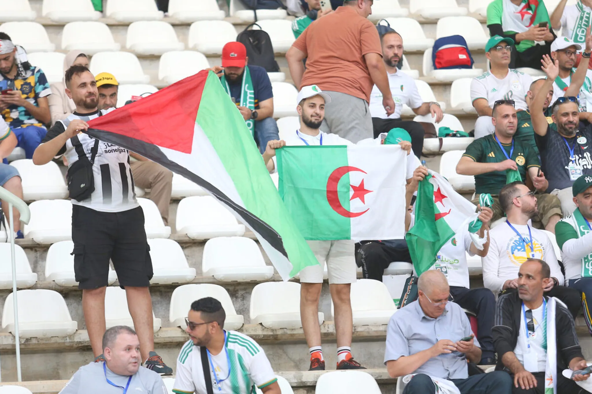 Alg&eacute;rie : les supporters font parler d&rsquo;eux en C&ocirc;te d&rsquo;Ivoire !