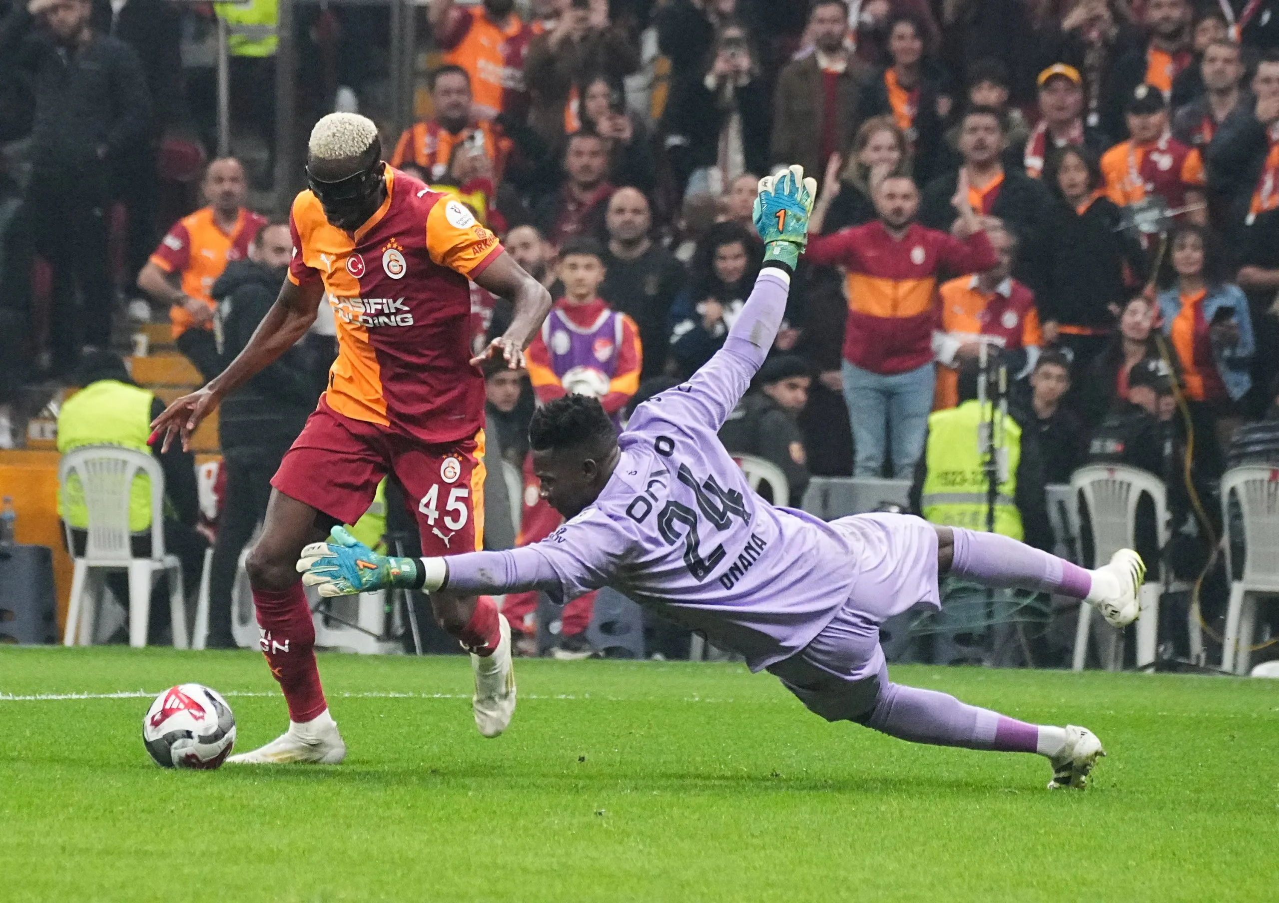 La prouesse d&rsquo;Andr&eacute; Onana devant Osimhen !