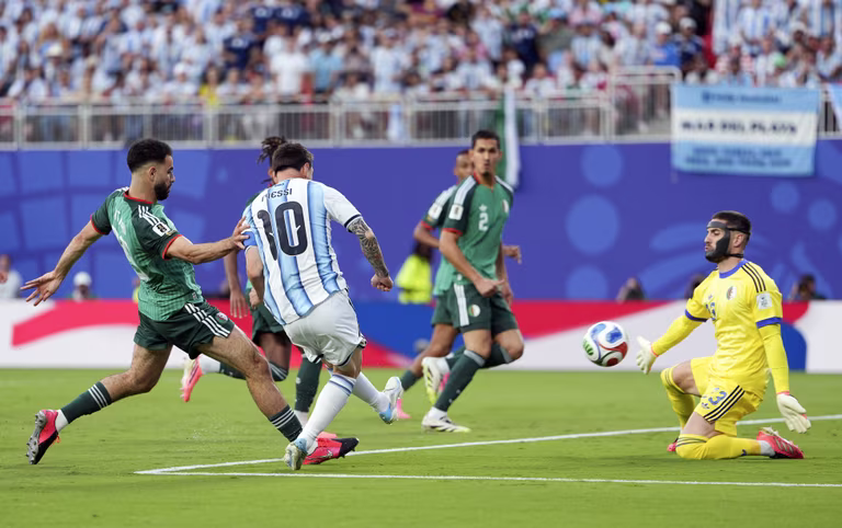 Argentine 3-0 Alg&eacute;rie : un non-match et un Messi en feu transforment en cauchemar les retrouvailles des Fennecs avec la Coupe du monde