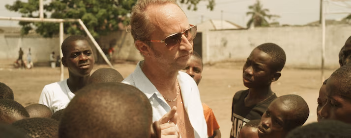 Les rayures du z&egrave;bre, ou quand Beno&icirc;t Poelvoorde devient agent de joueurs en Afrique