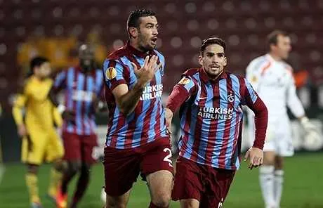 Europa League : Chikhaoui en sauveur, Demba Ba et Belkalem en 16emes