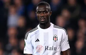 Besiktas : Bailly discute avec son ancien club !