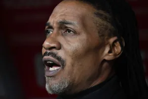 Samuel Eto’o réélu : Rigobert Song venu “donner le Hemle au président” de la Fecafoot