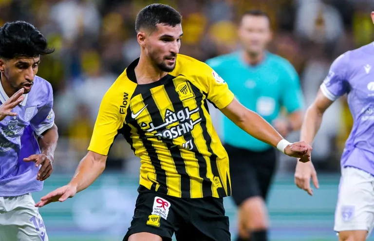 Houssem Aouar sacrifié pour un transfert à 70 M€ ?