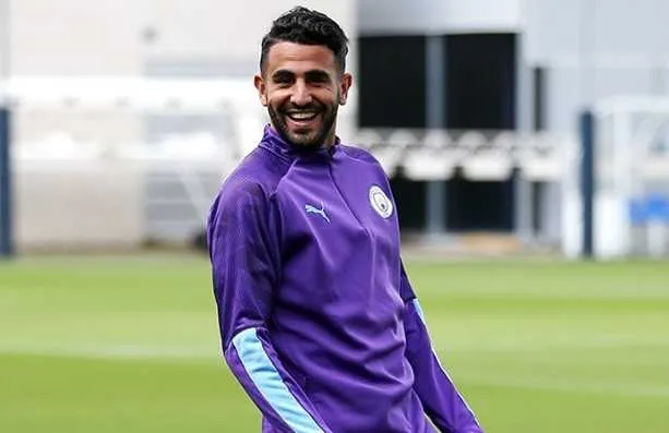 Manchester City : Mahrez répond à Sterling !