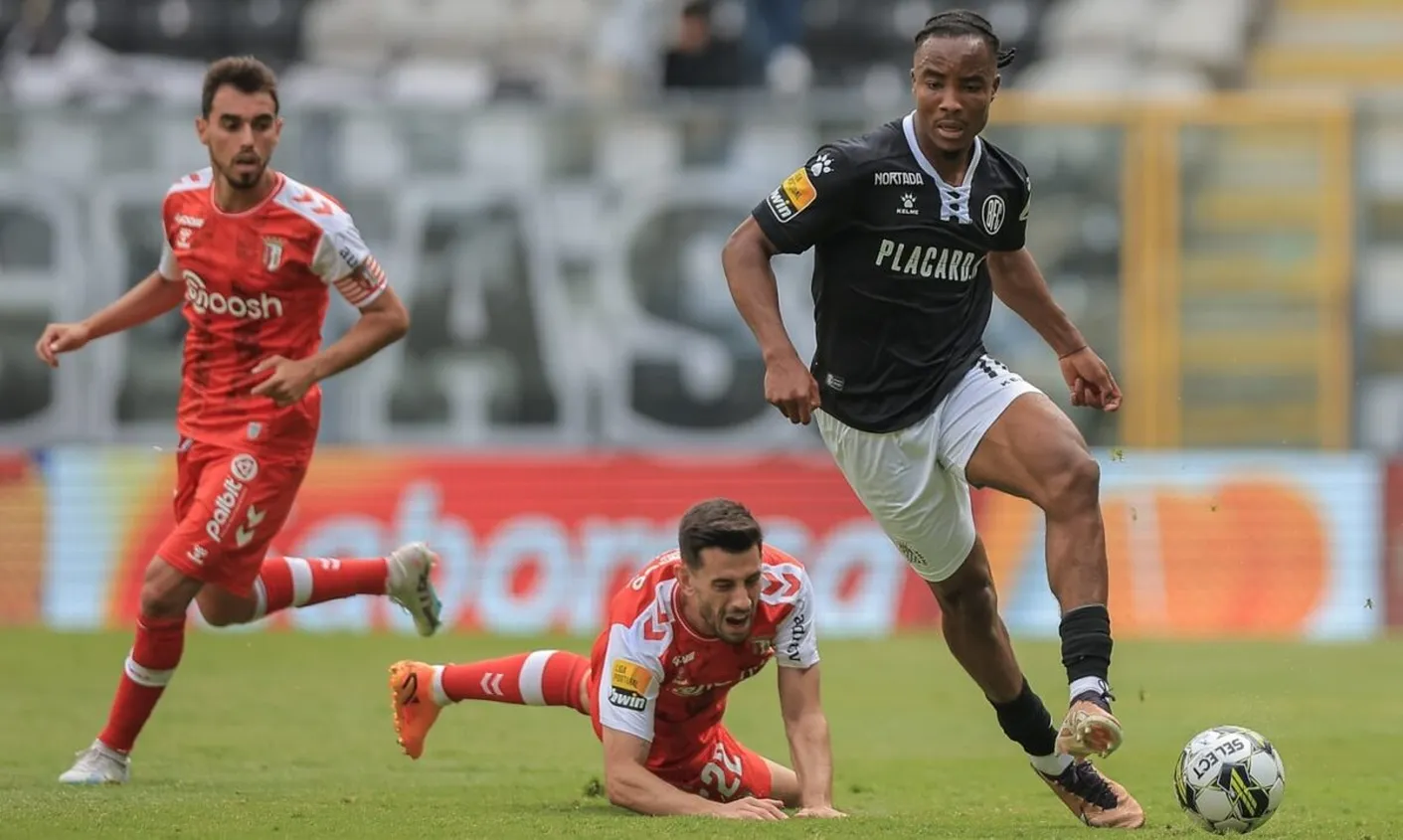 Lens s&rsquo;attaque &agrave; un Super Eagle !