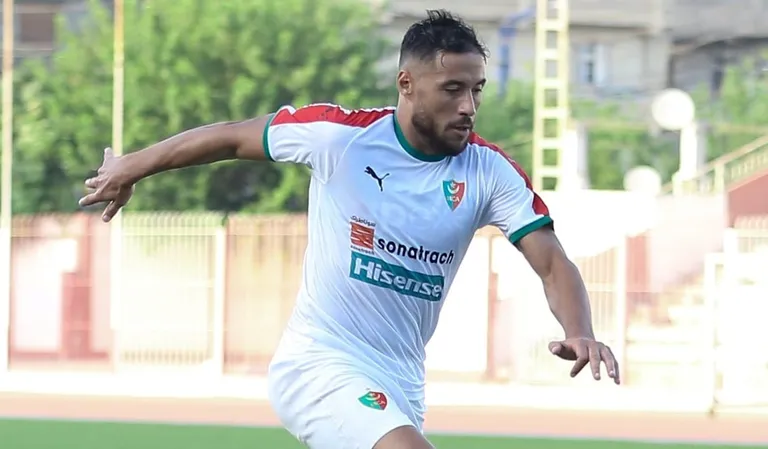 MC Alger : tripl&eacute; et meilleur buteur, Bela&iuml;li flambe !