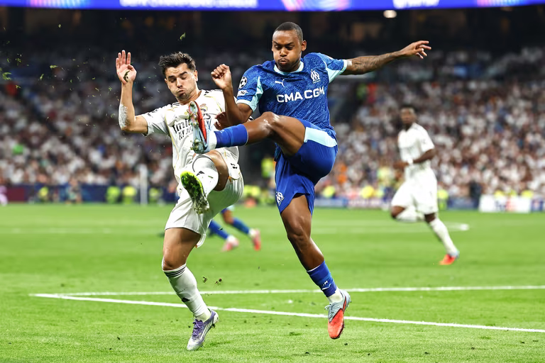 L&rsquo;entra&icirc;neur du CR B&eacute;louizdad fustig&eacute; pour avoir assist&eacute; &agrave; Real Madrid-OM !