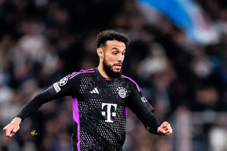 Manchester United : Romano annonce une bonne nouvelle pour Mazraoui