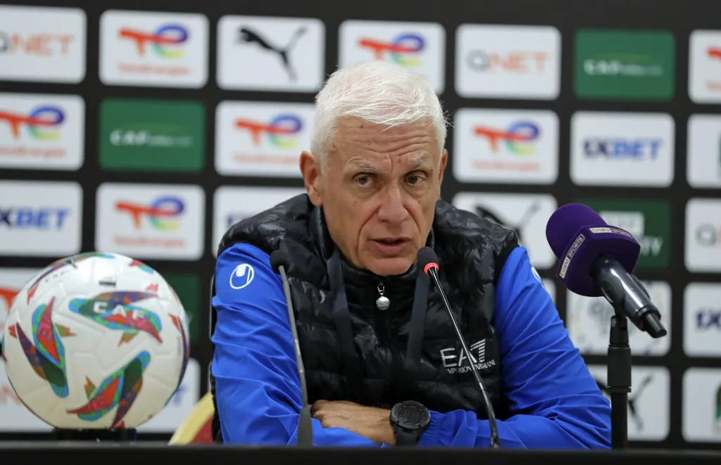 Hubert Velud, entra&icirc;neur AS FAR Rabat