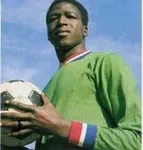 ASSE : le nouveau maillot ext&eacute;rieur en hommage &agrave; Salif Keita