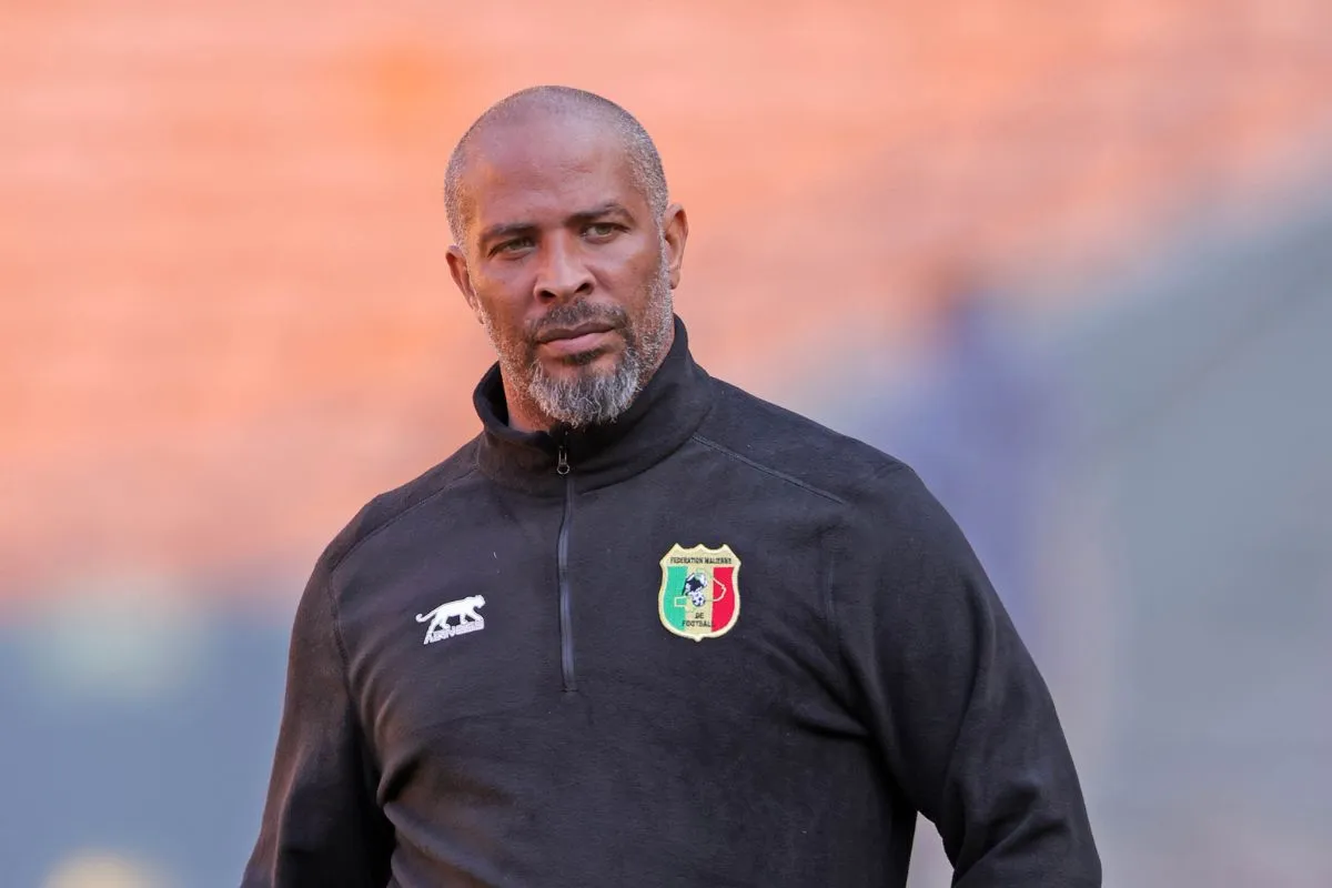 Eric Chelle va encore entra&icirc;ner le MC Oran !