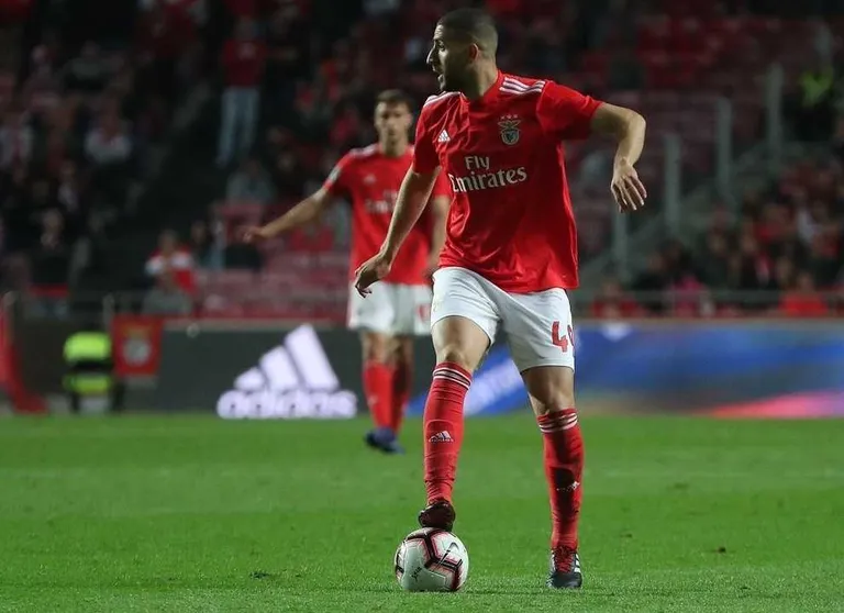 Benfica&nbsp;: presque 4 ans apr&egrave;s son arriv&eacute;e, Taarabt&nbsp;sort enfin du placard&nbsp;!