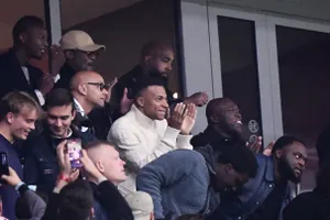 CAN 2025 : Kylian Mbappé en tribunes avec le maillot du Maroc !