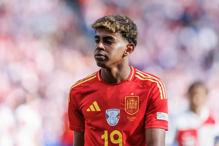 Maroc : Regragui se livre enfin sur son approche avec Lamine Yamal