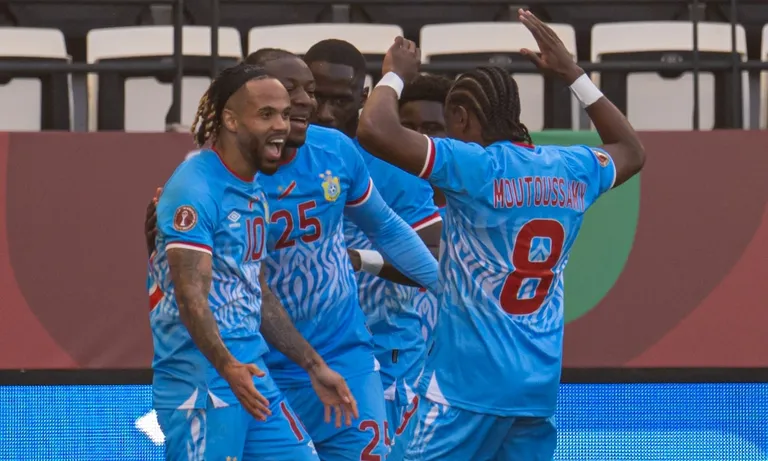 RDC : des jeeps offertes aux h&eacute;ros mondialistes, Lumumba VEA fait le show