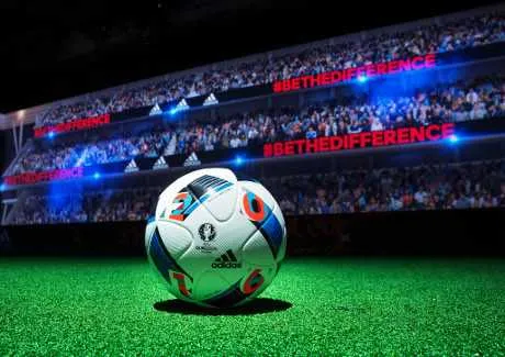 UEFA : Le Ballon officiel de l&rsquo;Euro 2016 d&eacute;voil&eacute; par Zidane