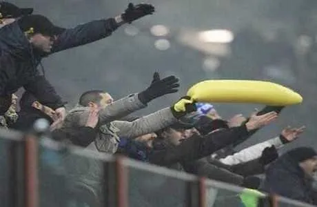 Inter Milan : d&eacute;rapage raciste des supporters devant Balotelli