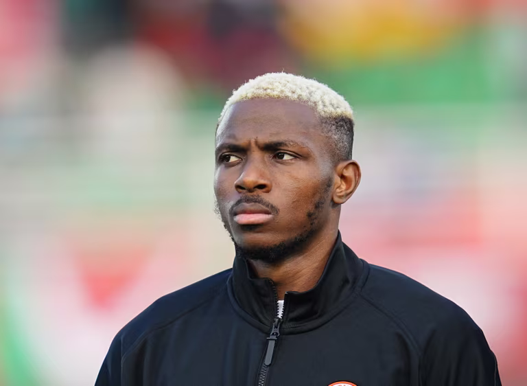 Victor Osimhen pr&ecirc;t &agrave; claquer la porte en pleine CAN 2025, la folle rumeur qui embrase le Nigeria