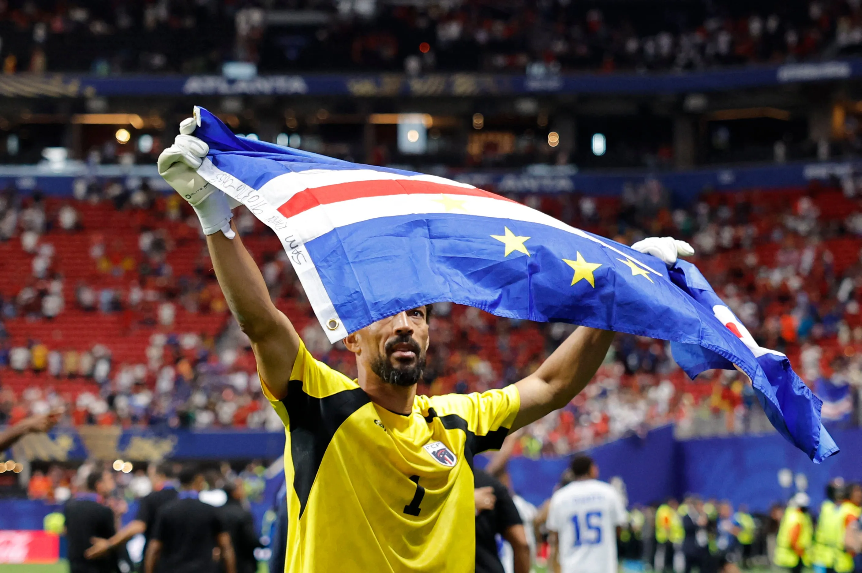 &ldquo;J&rsquo;ai r&ecirc;v&eacute; toute ma vie de ce moment&rdquo; : Vozinha, gardien de 40 ans du Cap-Vert et star inattendue de la Coupe du monde