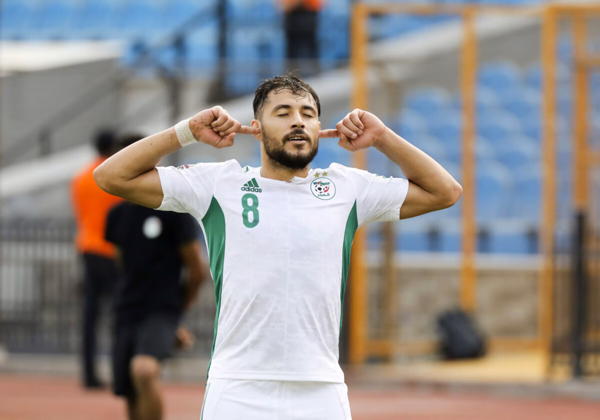 Bela&iuml;li porte l&rsquo;Alg&eacute;rie avant la Su&egrave;de