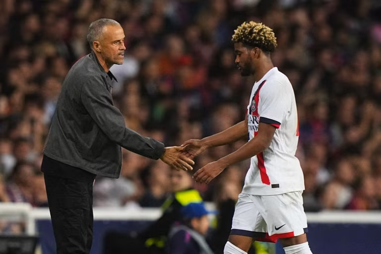 PSG : que se passe-t-il avec Ibrahim Mbaye, &eacute;cart&eacute; par Luis Enrique pour Lyon ?