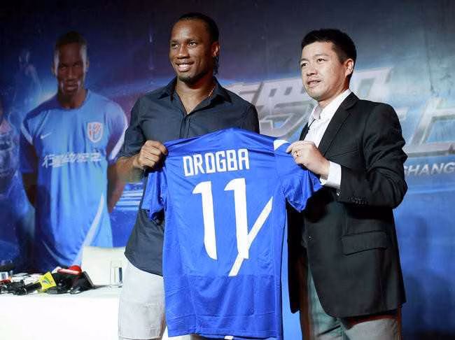 Shanghai Shenhua : Pr&eacute;sentation en grande pompe pour Didier Drogba