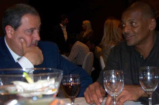 Hassan Ahdab et Bernard Lama en pleine conversation le 11 juillet dernier à la soirée Diambars