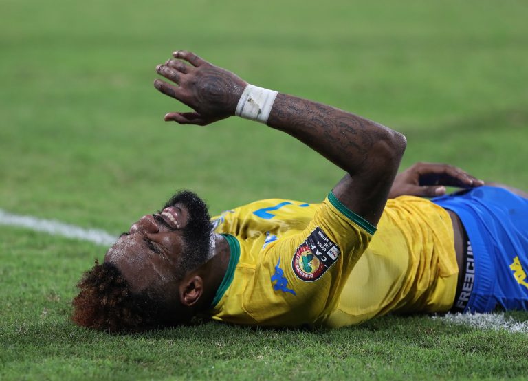 Aaron Boupendza,Gabon