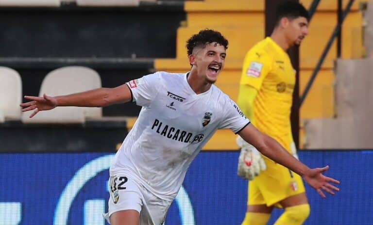 Bachir Belloumi, Farense