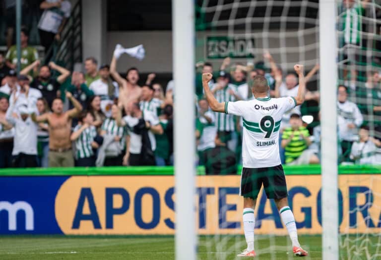 Islam Slimani, Coritiba
