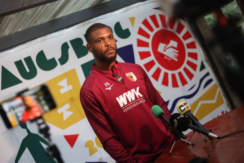 Steve Mounié quitte le stage de son nouveau club