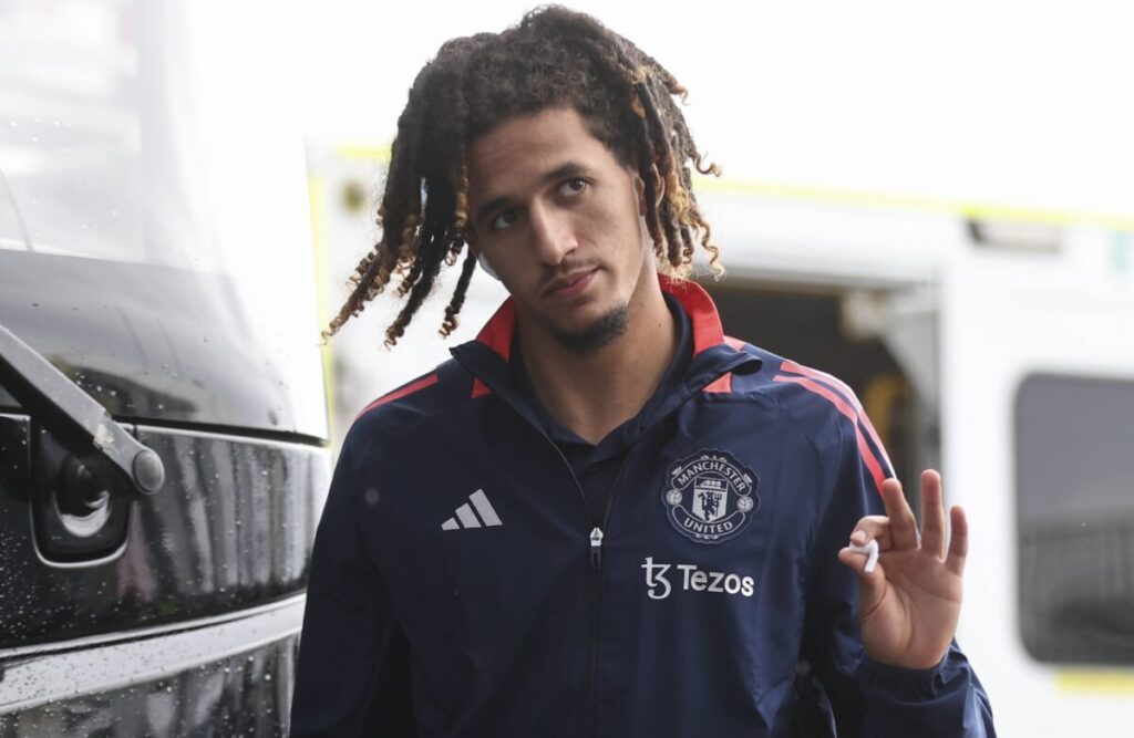 Manchester United : un club en discussions pour Hannibal Mejbri !